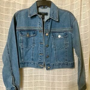 Forever 21 Classic Blue Denim Jacket.  SIZE S
NWT